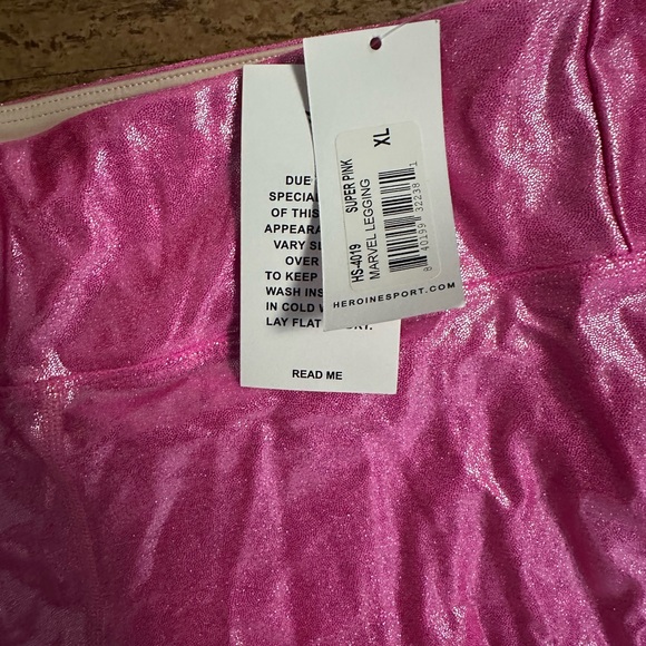 XL Heroine Sport Marvel Legging in Super Pink NWT - Picture 2 of 2